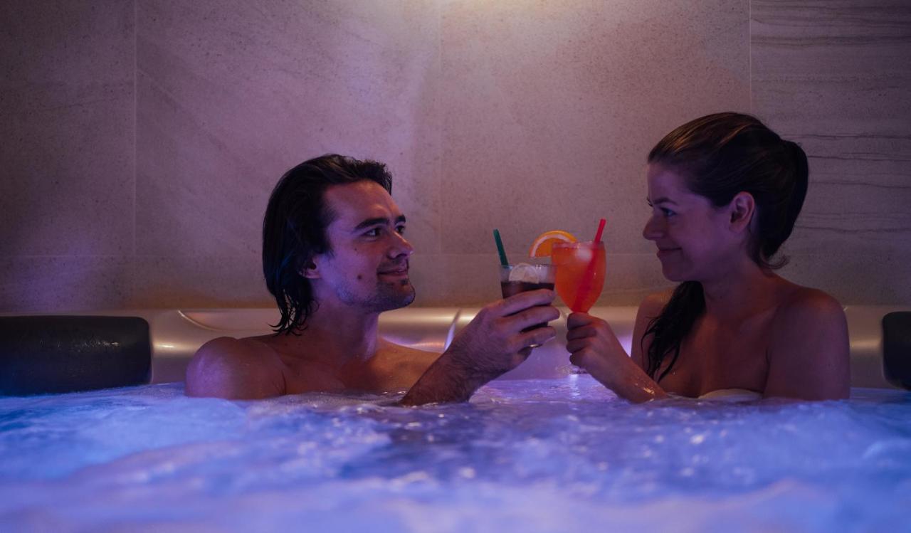 Wellness Relax - Luxusni Hotel Praha Bagian luar foto